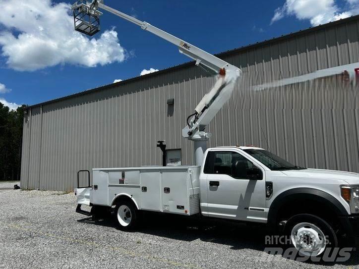 Ford F-550 Plataformas aéreas montadas em camião