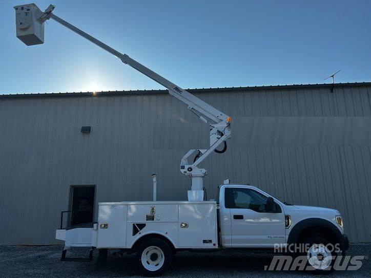 Ford F-550 Plataformas aéreas montadas em camião