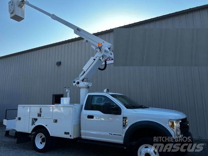Ford F-550 Plataformas aéreas montadas em camião