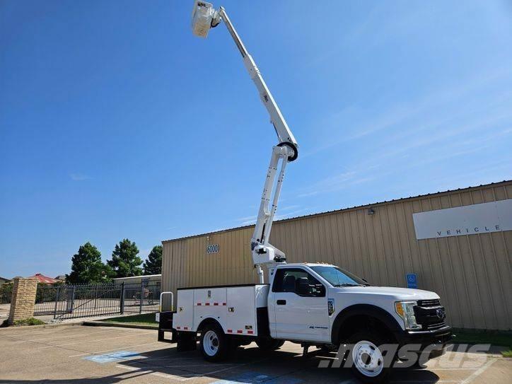Ford F-550 Plataformas aéreas montadas em camião
