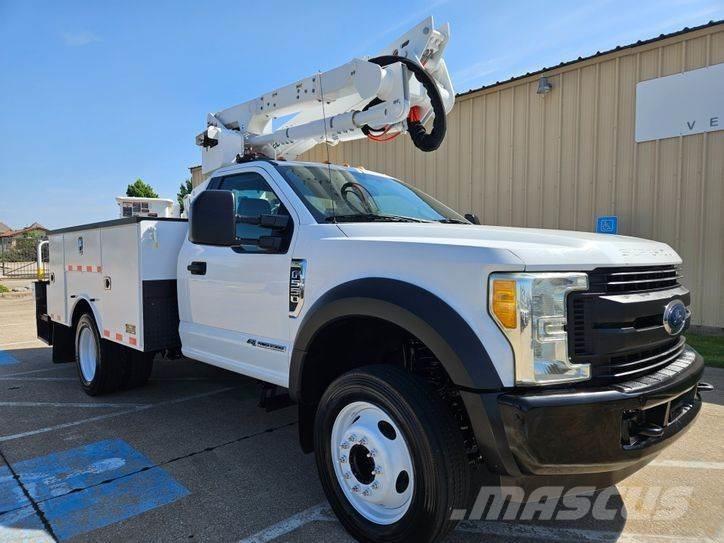 Ford F-550 Plataformas aéreas montadas em camião