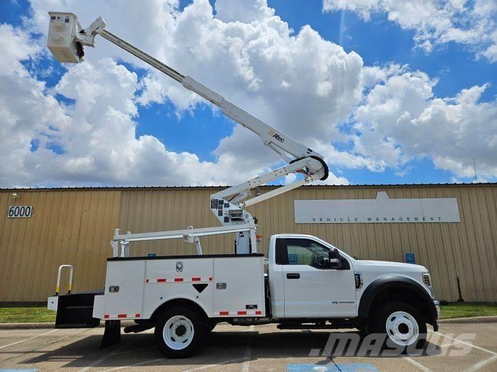 Ford F-550 Plataformas aéreas montadas em camião