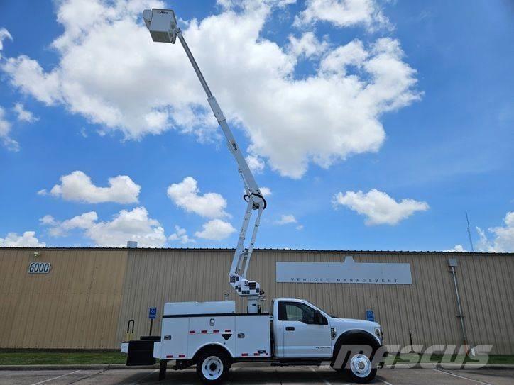 Ford F-550 Plataformas aéreas montadas em camião