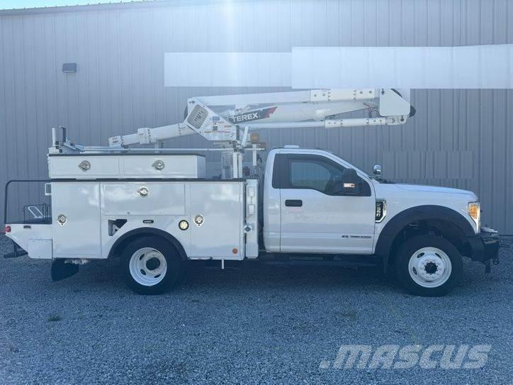 Ford F-550 Plataformas aéreas montadas em camião