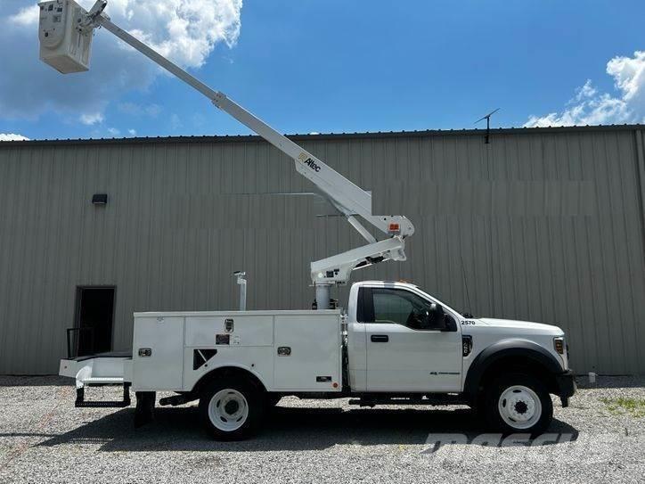 Ford F-550 Plataformas aéreas montadas em camião
