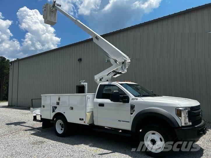 Ford F-550 Plataformas aéreas montadas em camião