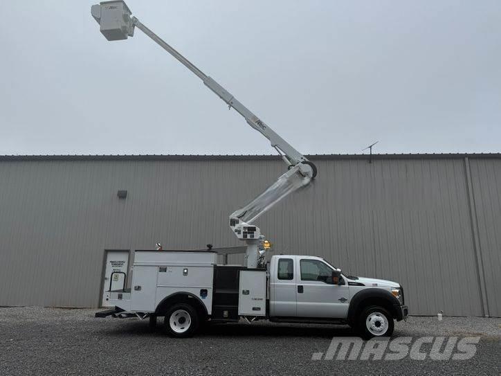 Ford F-550 Plataformas aéreas montadas em camião