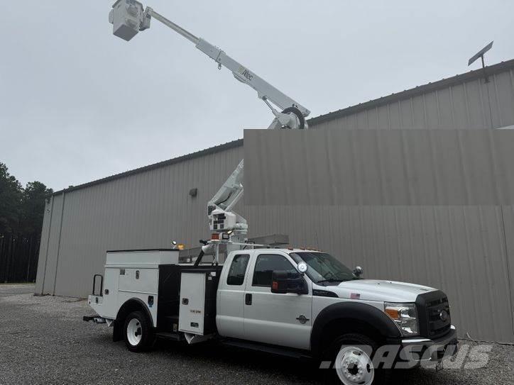Ford F-550 Plataformas aéreas montadas em camião