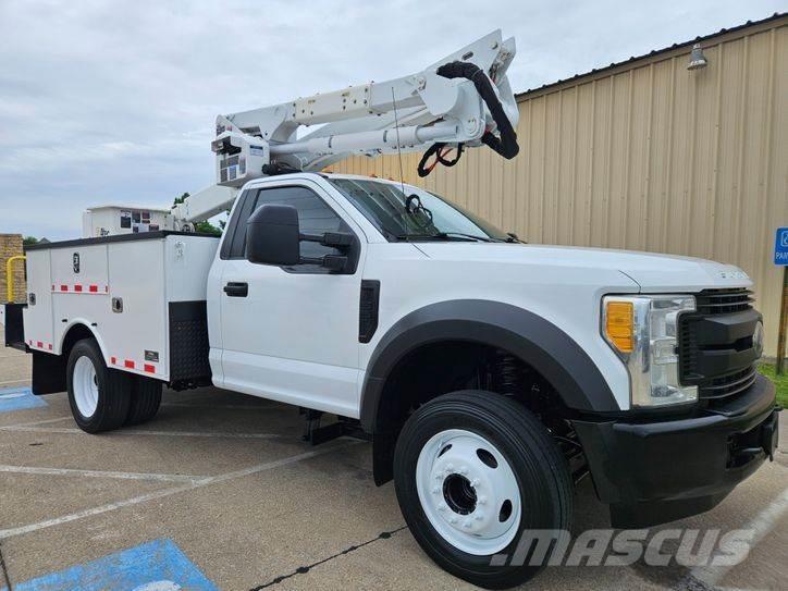 Ford F-550 Plataformas aéreas montadas em camião