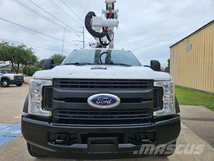 Ford F-550 Plataformas aéreas montadas em camião