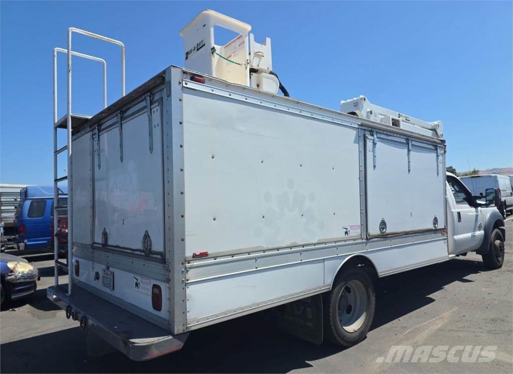 Ford F-550 Plataformas aéreas montadas em camião