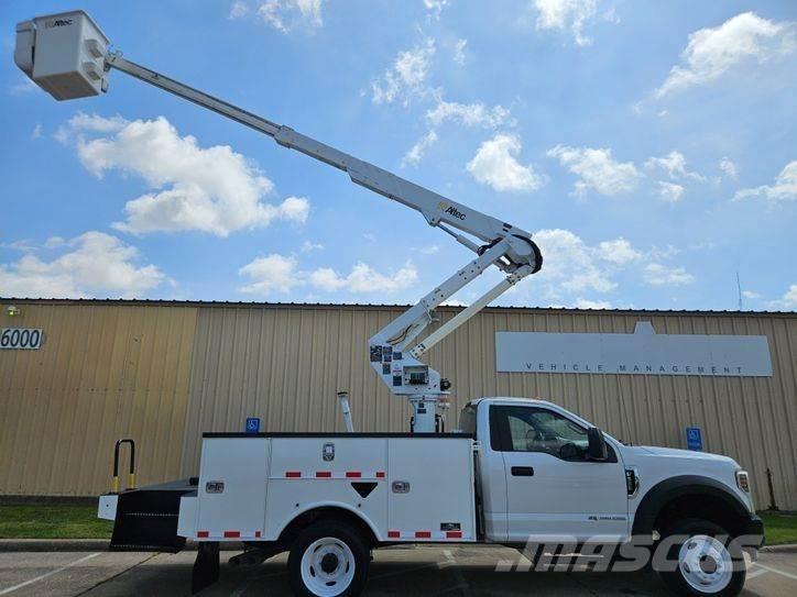 Ford F-550 Plataformas aéreas montadas em camião