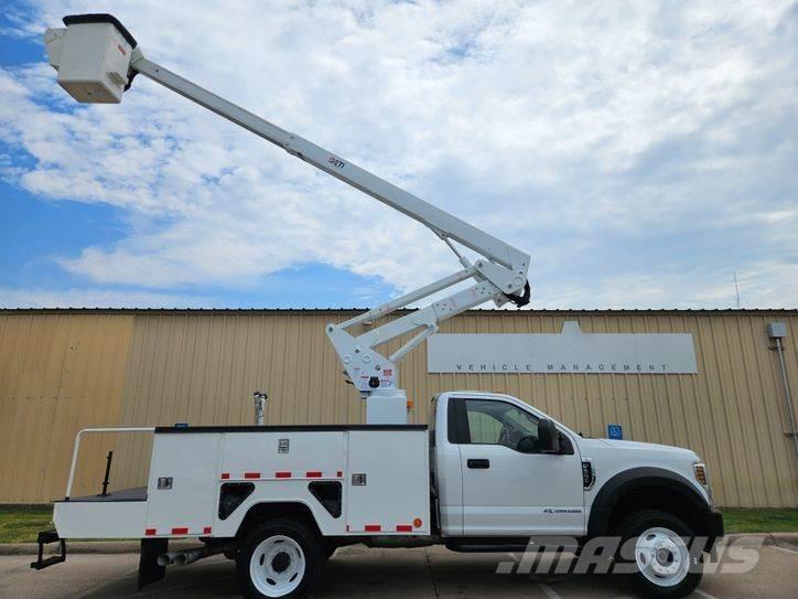Ford F-550 Plataformas aéreas montadas em camião