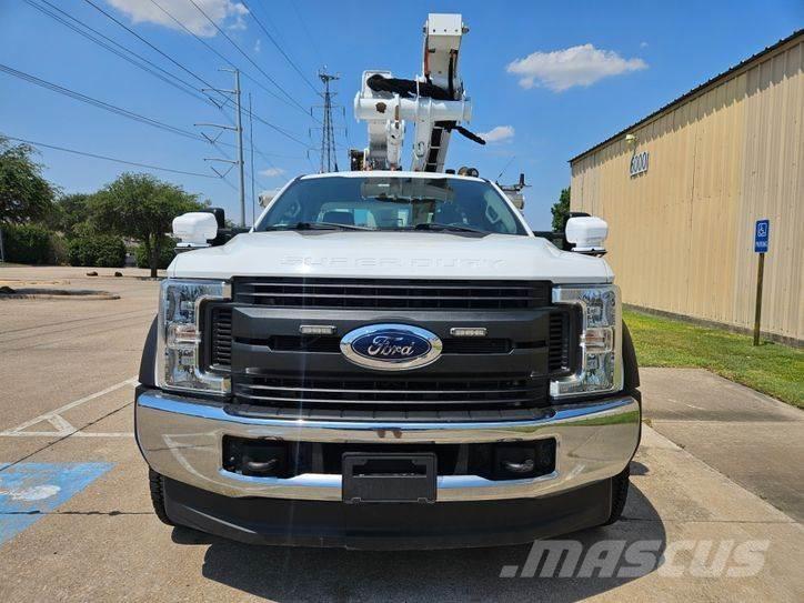Ford F-550 Plataformas aéreas montadas em camião