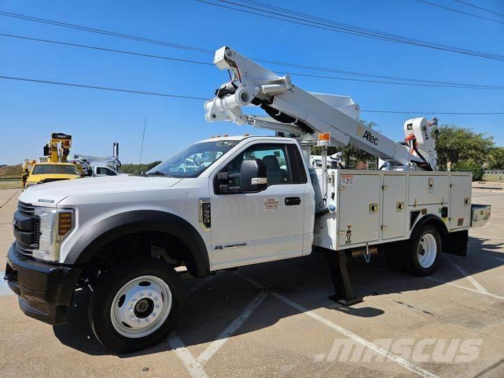 Ford F-550 Plataformas aéreas montadas em camião