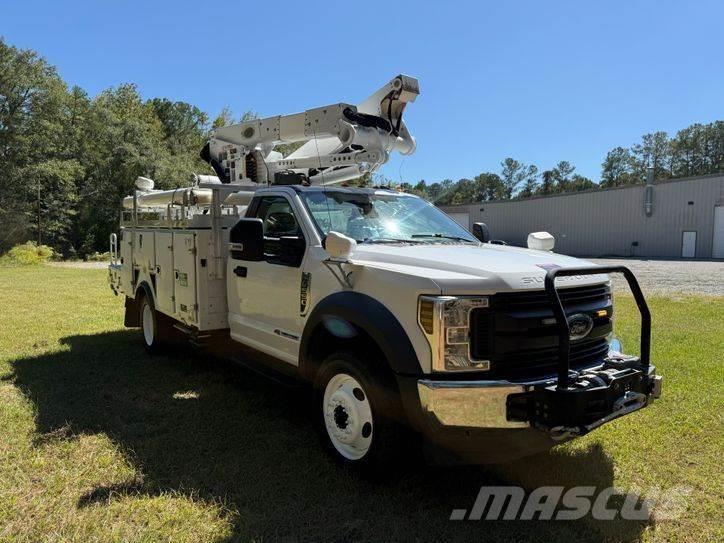 Ford F-550 Plataformas aéreas montadas em camião