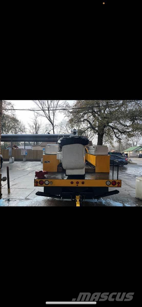 Ford F-550 Plataformas aéreas montadas em camião