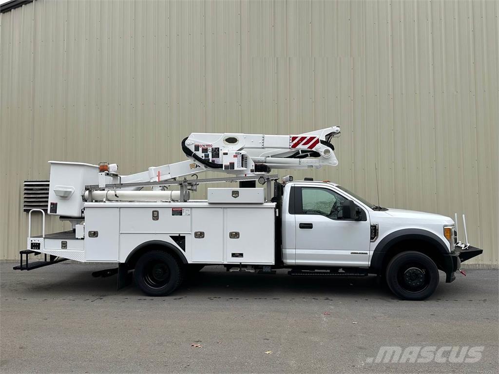 Ford F-550 Plataformas aéreas montadas em camião