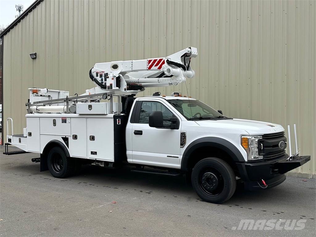 Ford F-550 Plataformas aéreas montadas em camião