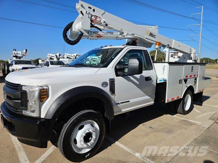 Ford F-550 Plataformas aéreas montadas em camião