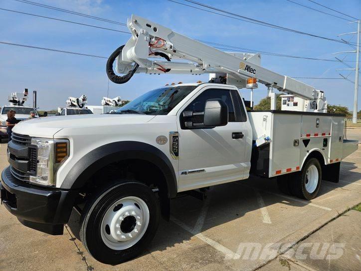 Ford F-550 Plataformas aéreas montadas em camião