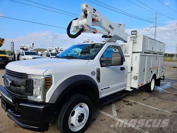 Ford F-550 Plataformas aéreas montadas em camião