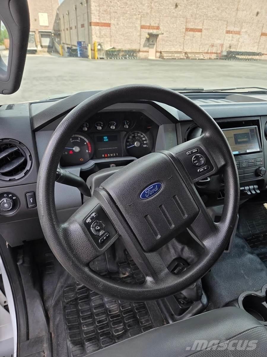 Ford F-650 Camiões de caixa fechada