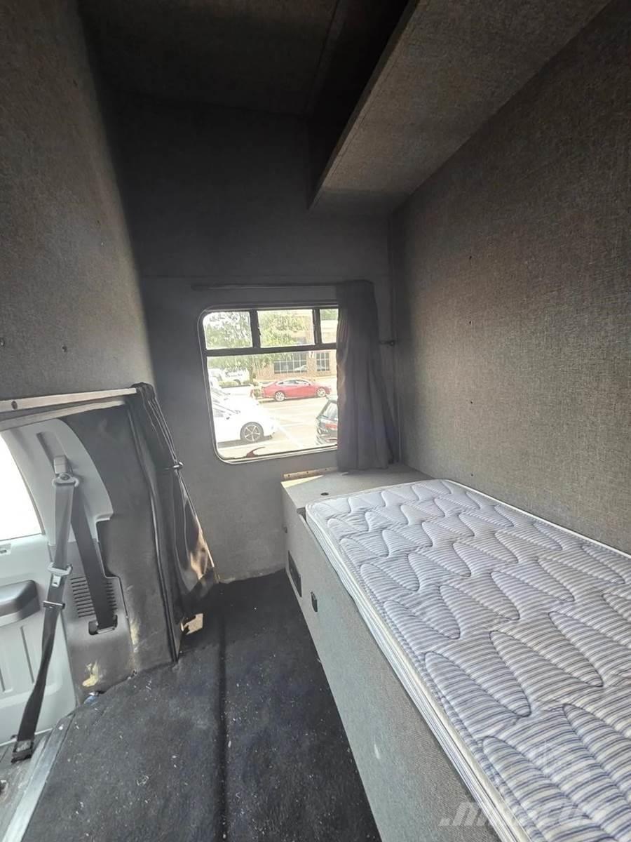 Ford F-650 Camiões de caixa fechada