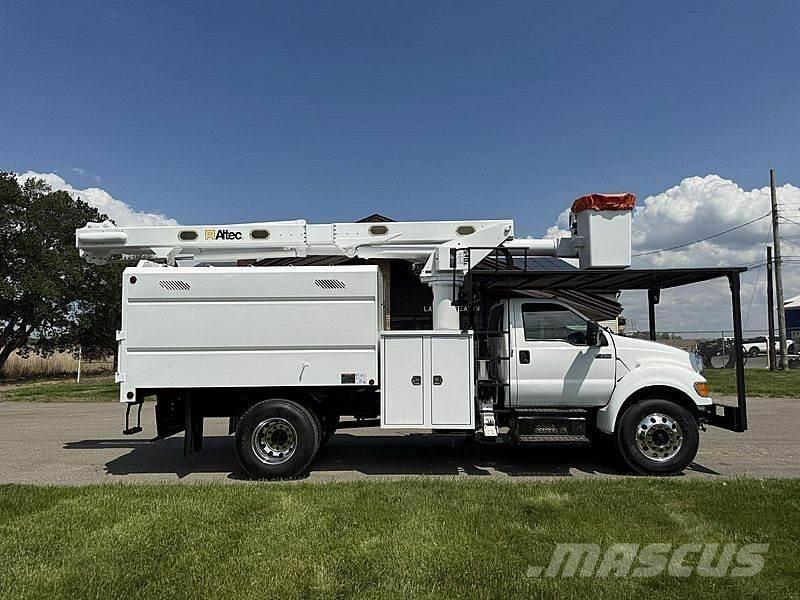 Ford F-750 Plataformas aéreas montadas em camião