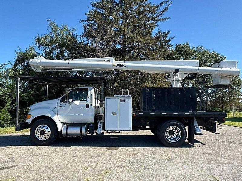 Ford F-750 Plataformas aéreas montadas em camião