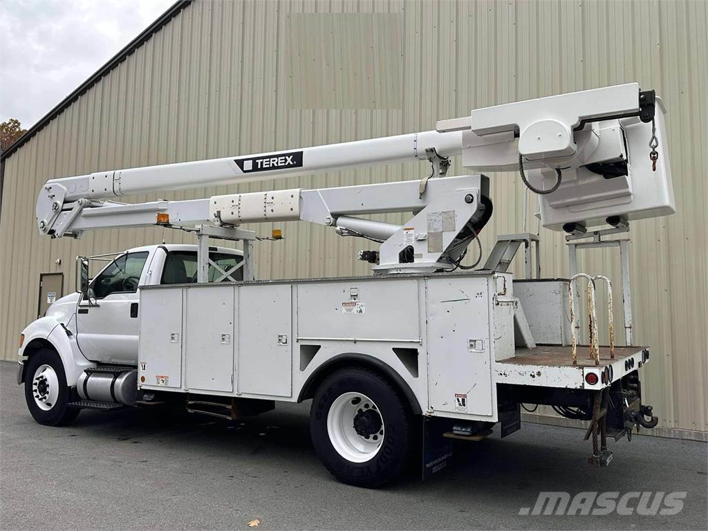 Ford F-750 Plataformas aéreas montadas em camião