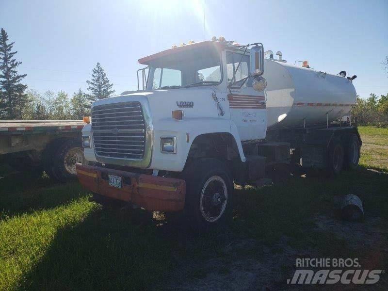 Ford L8000 Camiões-cisterna