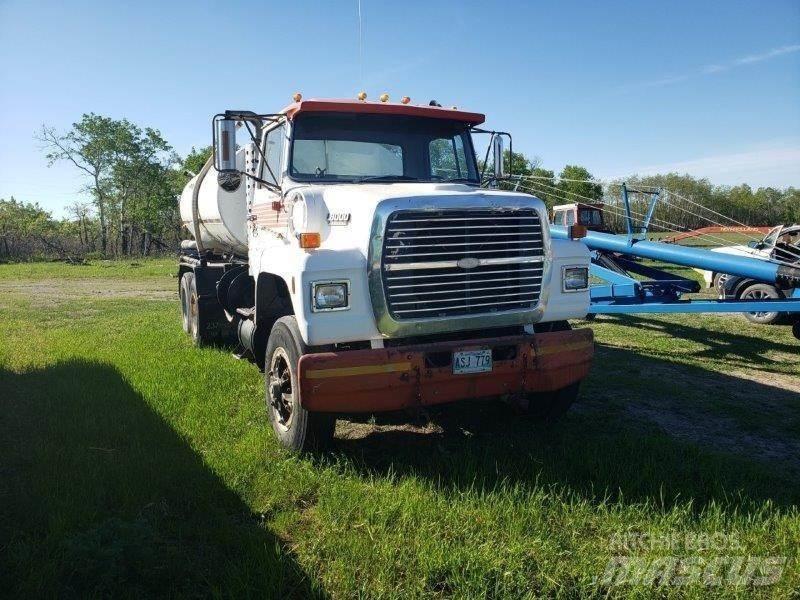 Ford L8000 Camiões-cisterna