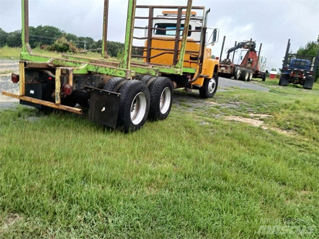 Ford L8000 Camiões de transporte de troncos