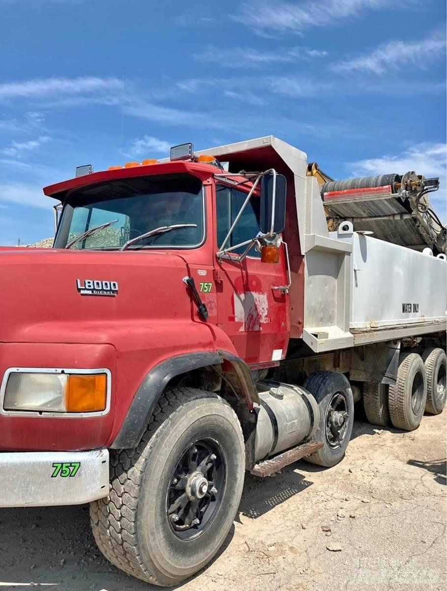 Ford L9000 Camiões-cisterna