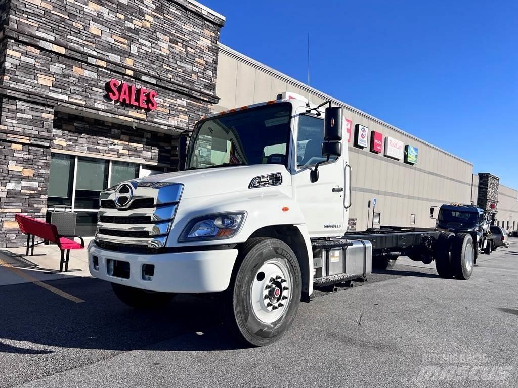 Hino L7 Camiões de chassis e cabine