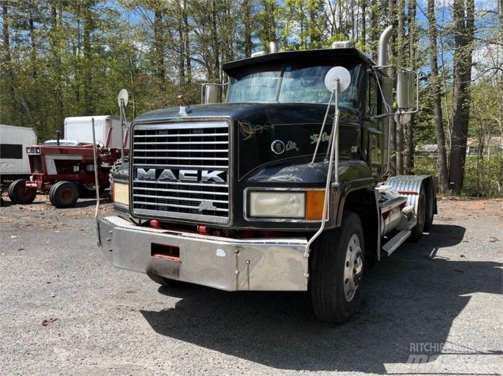 Mack CL733 Tractores (camiões)
