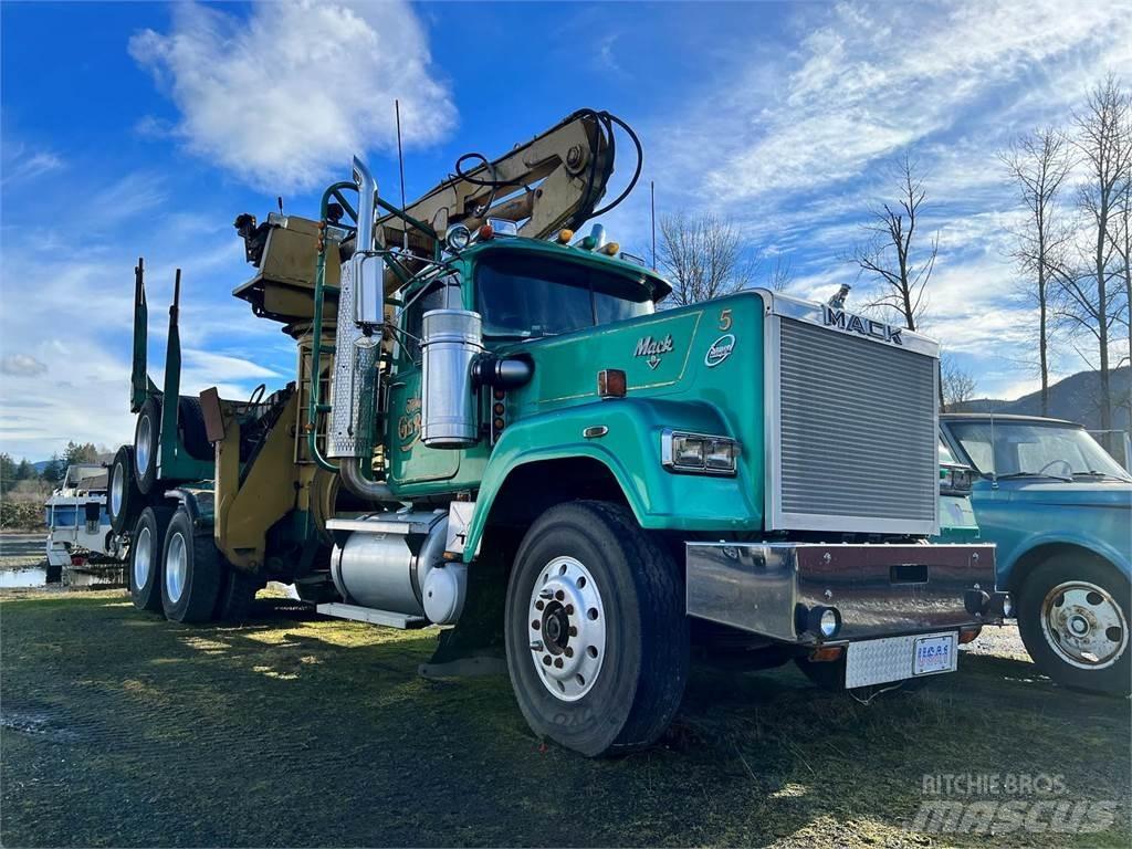 Mack RW700 Camiões de transporte de troncos