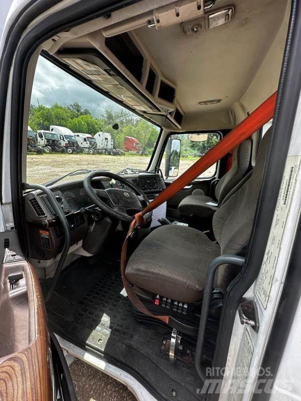 Volvo VNL Transportes - Outros
