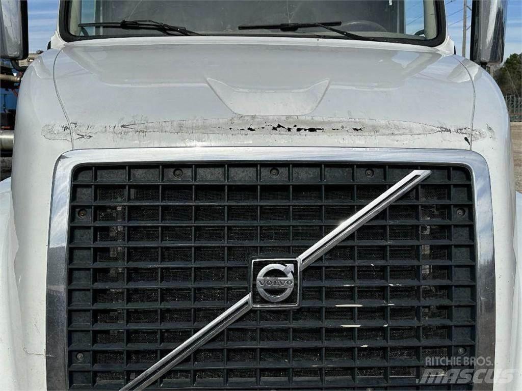Volvo VNL Transportes - Outros
