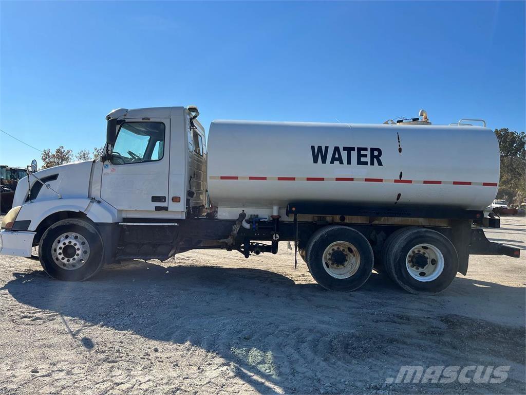 Volvo VNL Camiões-cisterna