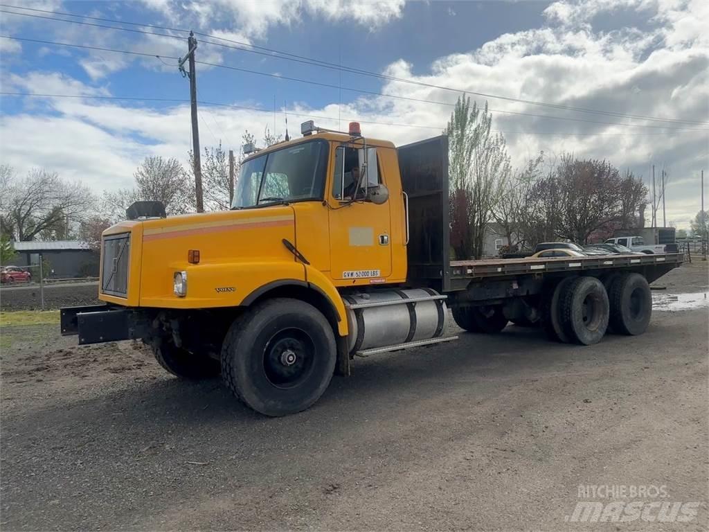 Volvo WG64 Camiões basculantes