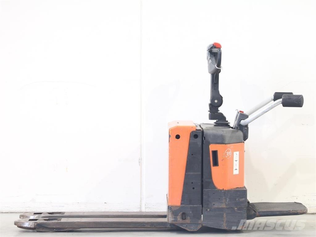 BT LPE200/8 Empilhador para operador externo