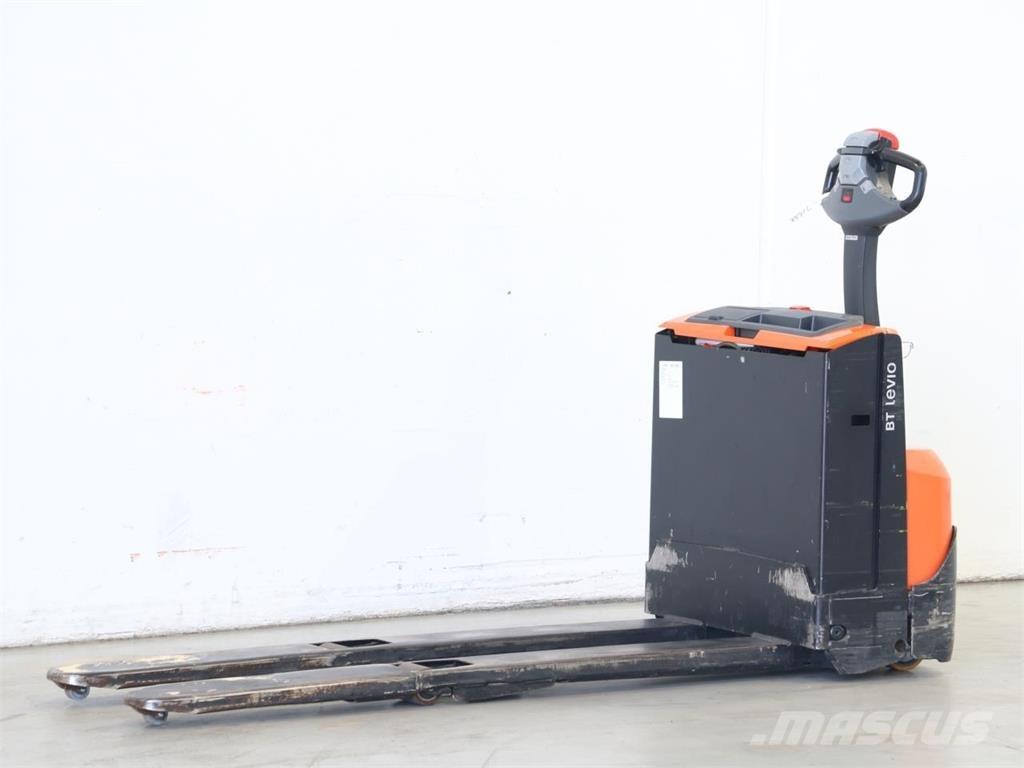 BT LWE160 Empilhador para operador externo