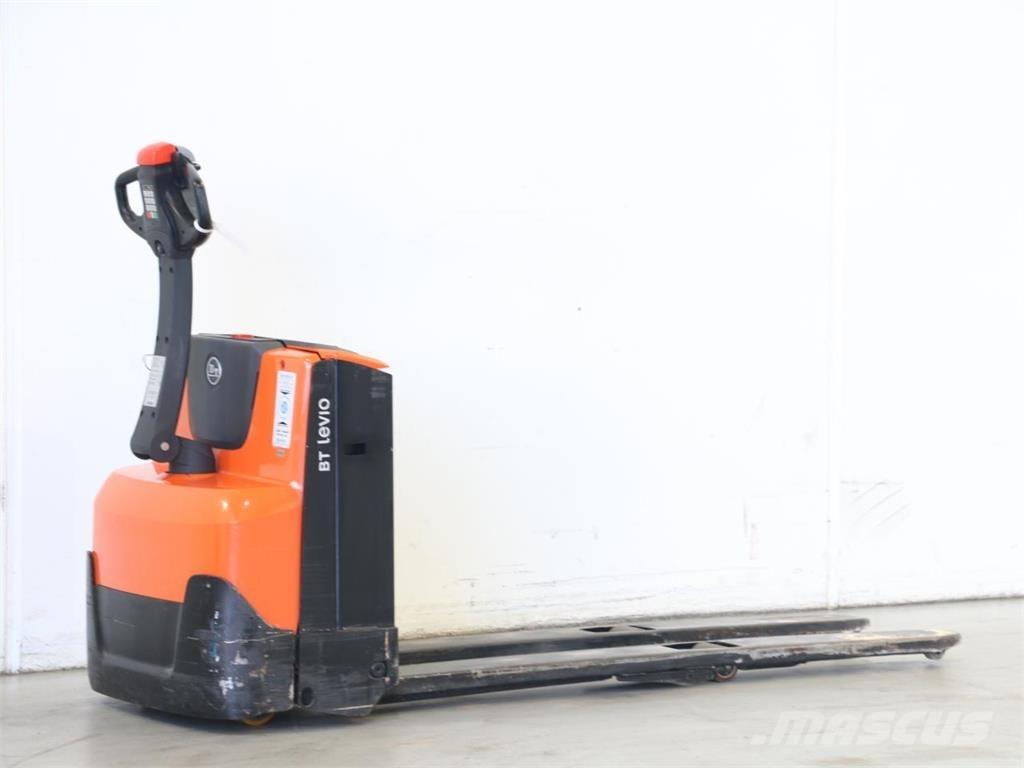BT LWE160 Empilhador para operador externo