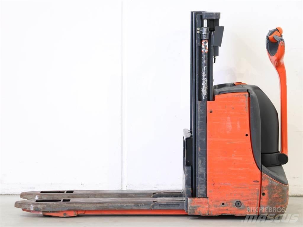 Linde D06/1160 Empilhador para operador externo