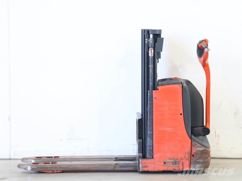 Linde D06/1160 Empilhador para operador externo