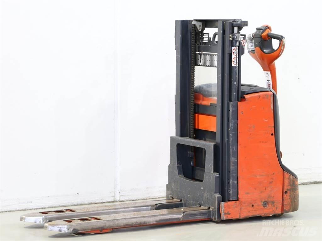 Linde D06/1160-00 Empilhador para operador externo
