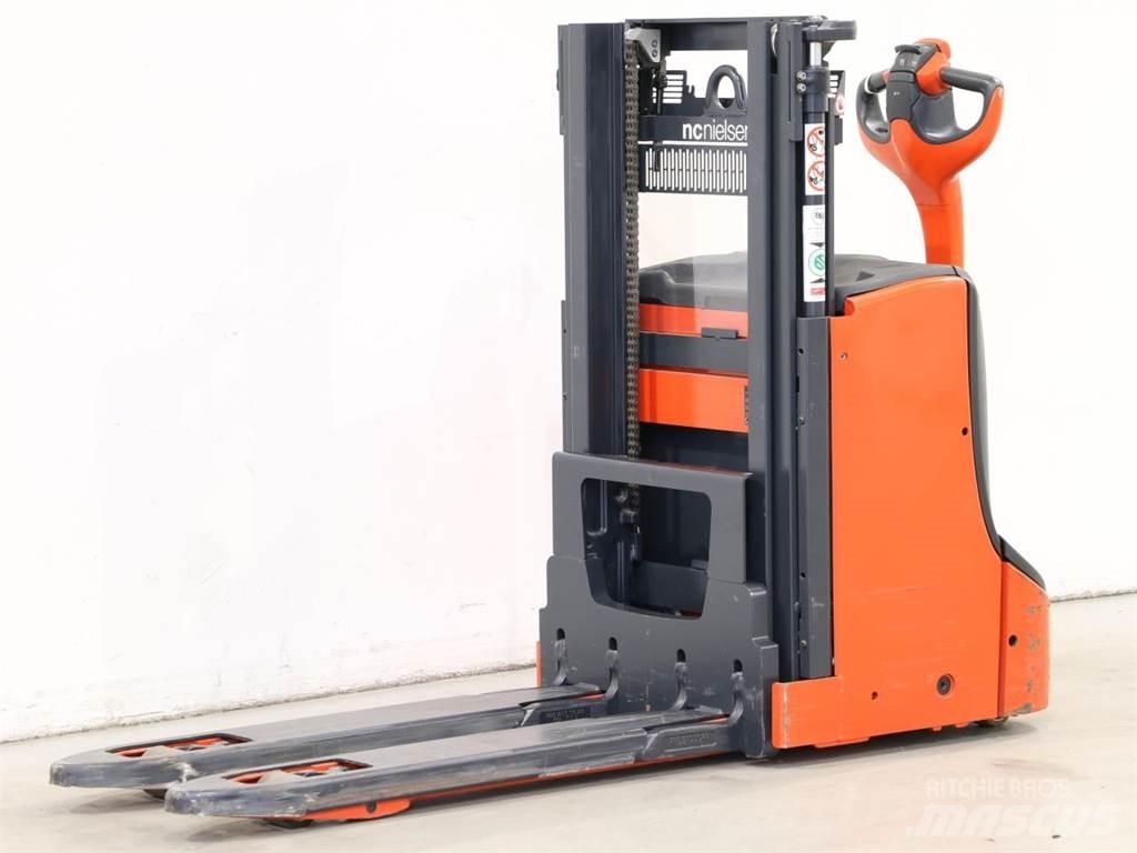 Linde D08/1160 Empilhador para operador externo