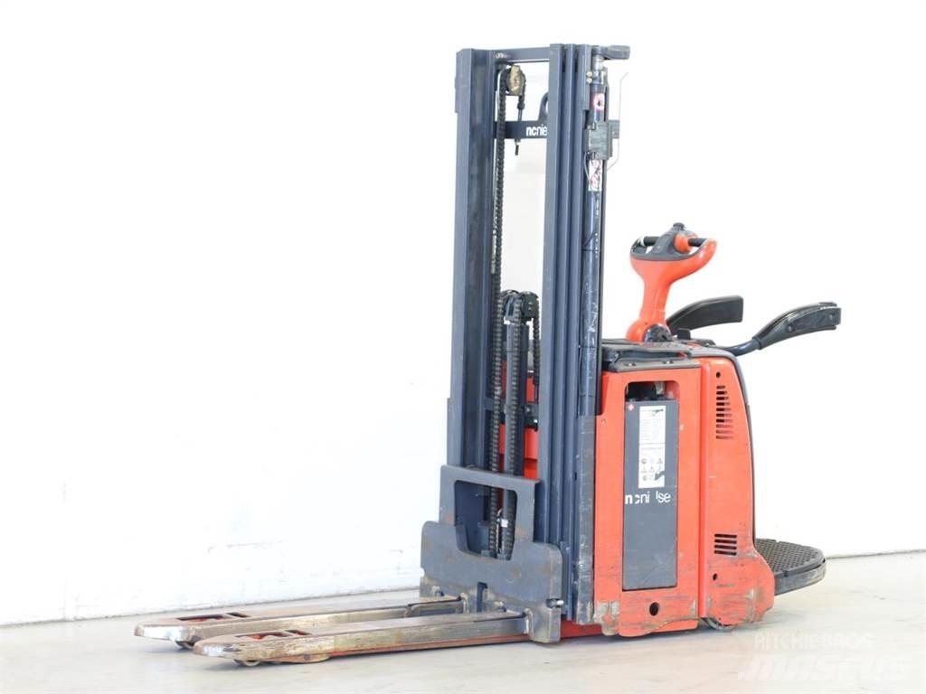 Linde D12AP/133 Empilhador para operador externo